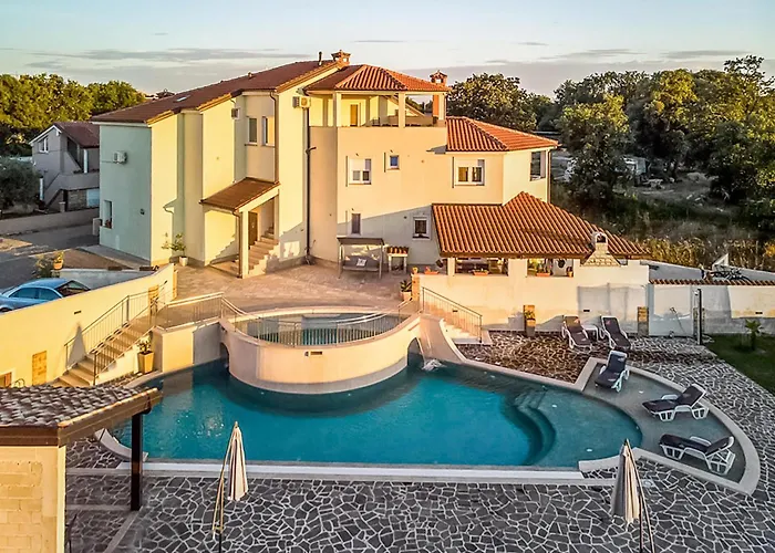 1 Bedroom Gorgeous In Appartement Pula