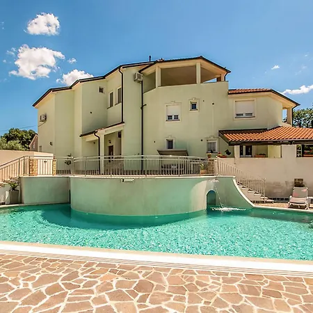 Beautiful In With Wi-fi Apartment *