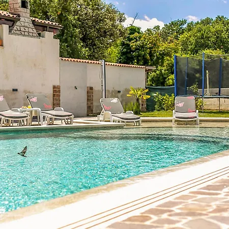 Apartment Beautiful In With Wi-fi Pula