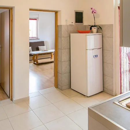 아파트 1 Bedroom Gorgeous In 풀라